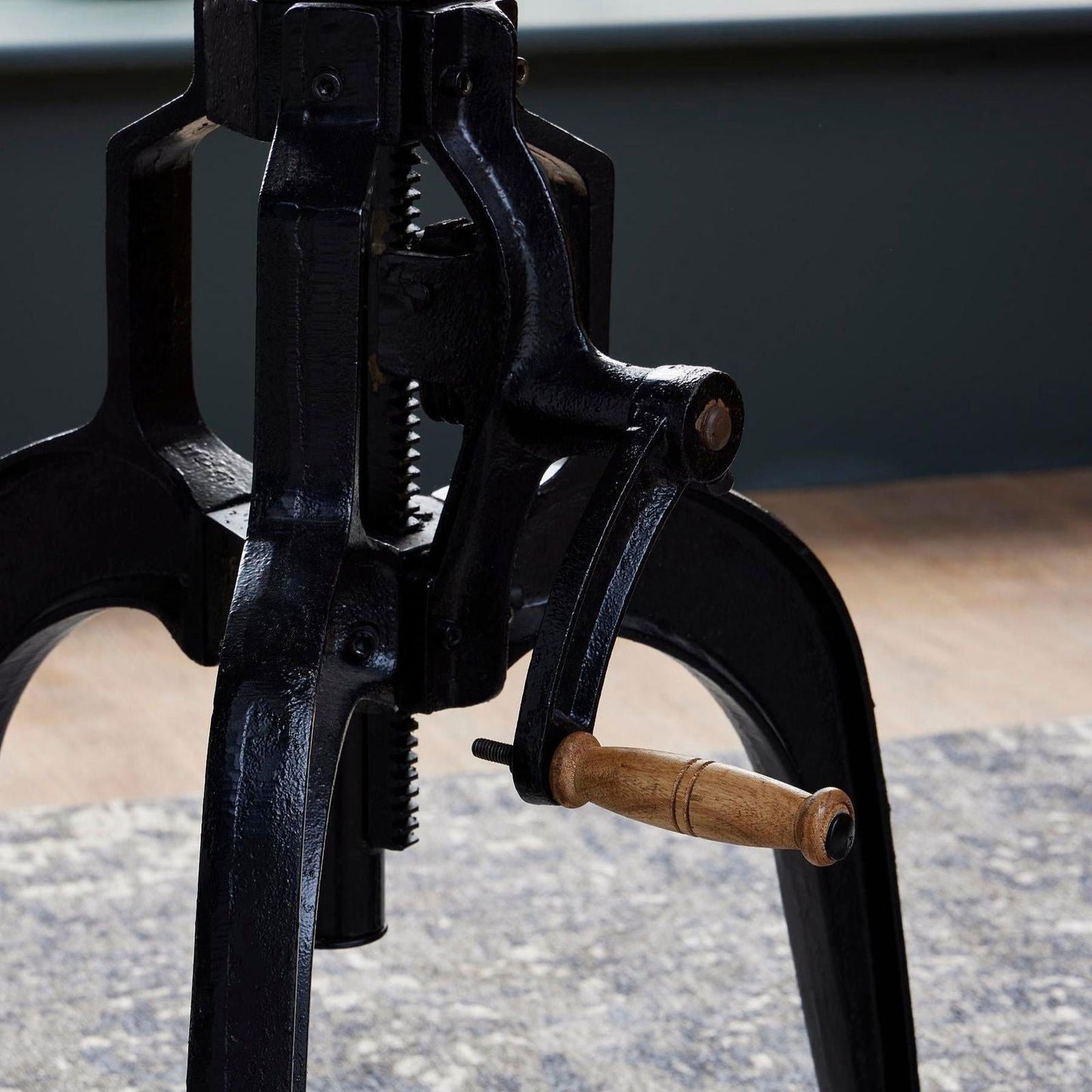 Cast iron base mechanism detail